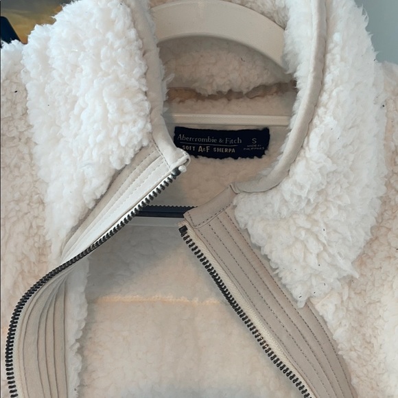 A&F Sherpa Pullover - Picture 2 of 2